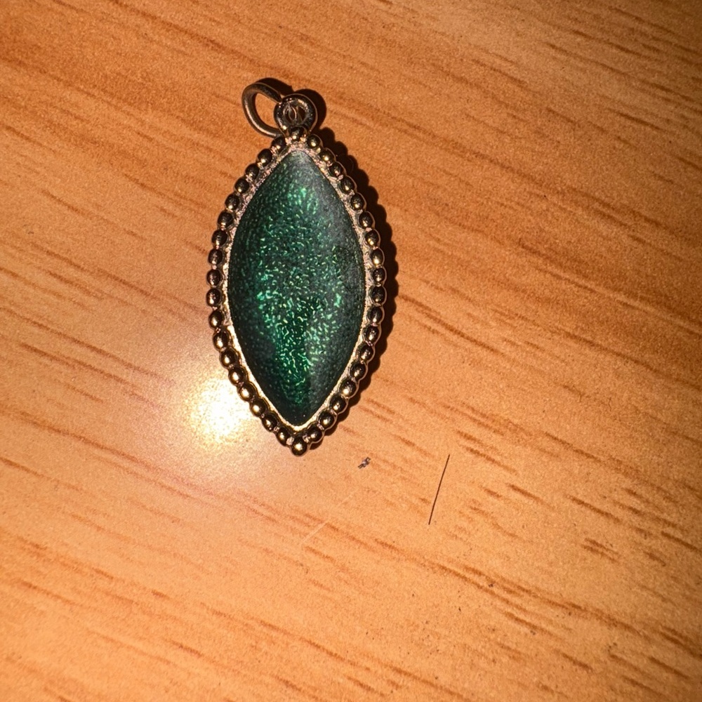 Elegant Green Pendant Necklace